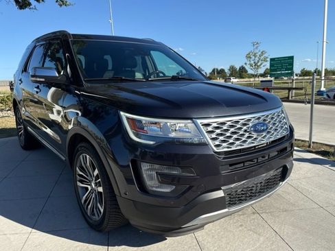 Used 2017 Ford Explorer Platinum AWD/4WD image 2
