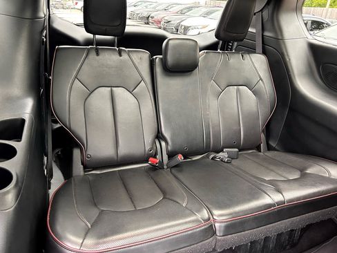 Used 2020 Chrysler Pacifica Limited image 14