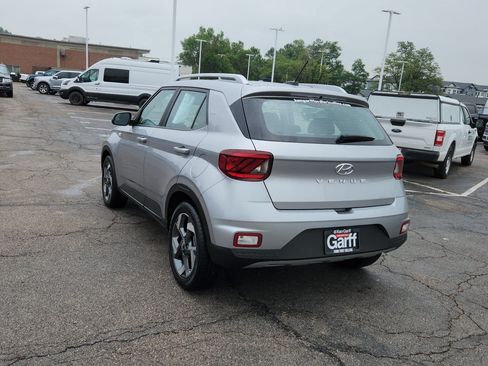 Used 2024 Hyundai Venue SEL FWD image 7