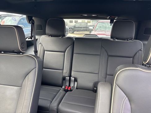 Used 2023 GMC Yukon SLT image 16