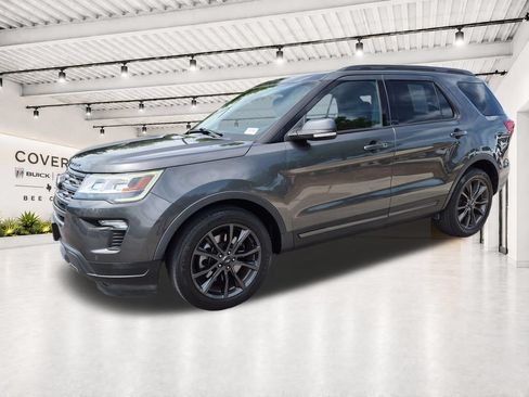 Used 2018 Ford Explorer XLT w/ Equipment Group 202A FWD image 4
