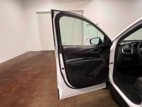 Used 2023 Chevrolet Equinox LT AWD/4WD image 13