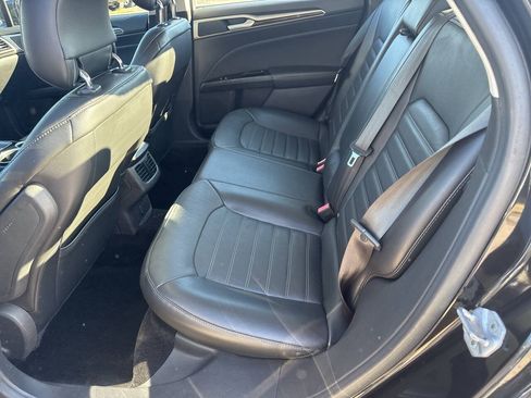 Used 2014 Ford Fusion SE w/ Equipment Group 202A FWD image 14
