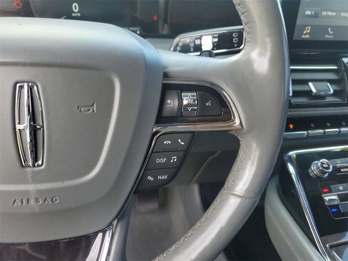 Used 2019 Lincoln Navigator Select image 25
