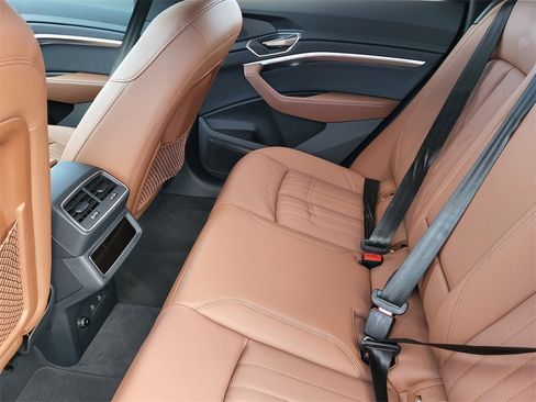 Used 2024 Audi Q8 e-tron Premium Plus image 12