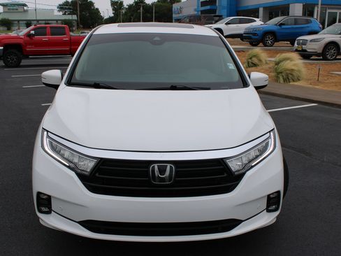 Used 2024 Honda Odyssey Elite image 3