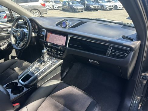 Used 2020 Porsche Macan AWD/4WD image 21