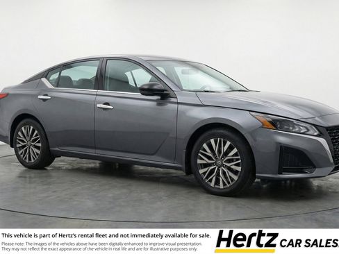 Used 2025 Nissan Altima 2.5 SV image 1