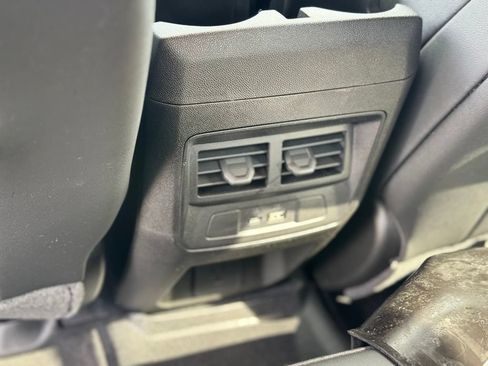 Used 2025 Chevrolet Colorado Z71 w/ Technology Package AWD/4WD image 24