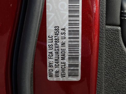 Used 2023 Jeep Grand Cherokee L Laredo image 28