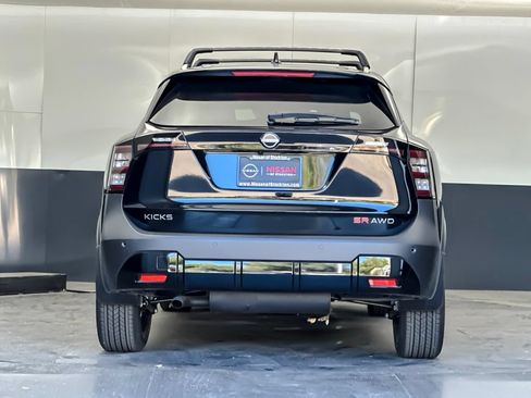 New 2026 Nissan Kicks SR w/ SR Premium Package AWD/4WD image 4