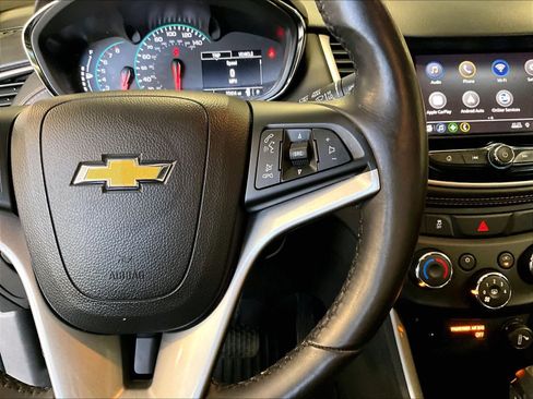Used 2022 Chevrolet Trax LT w/ Midnight Edition AWD/4WD image 25