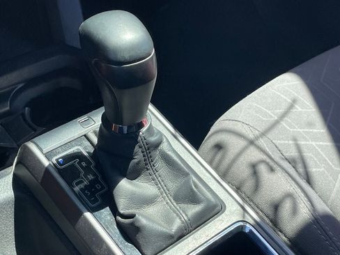 Used 2019 Toyota Tacoma TRD Off-Road w/ Technology Package image 8