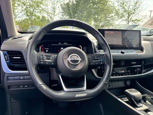 Used 2024 Nissan Rogue SL AWD/4WD image 11