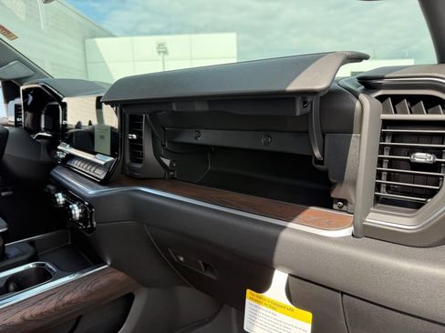 New 2026 GMC Sierra 1500 SLT w/ SLT Premium Plus Package AWD/4WD image 29