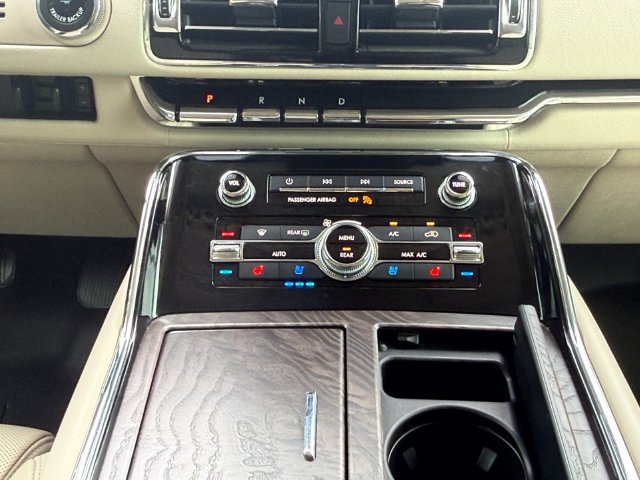 Used 2021 Lincoln Navigator Reserve w/ Luxury Package AWD/4WD image 4