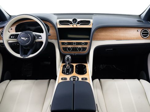 New 2025 Bentley Bentayga Extended Wheelbase image 24