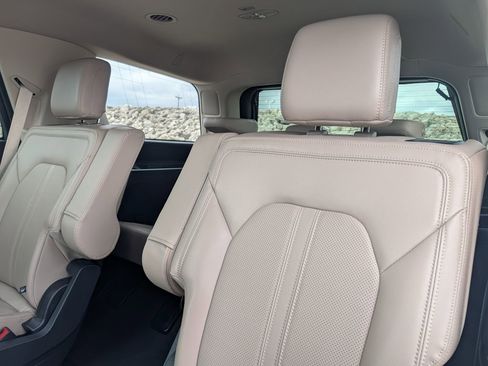 Certified 2024 Ford Expedition Limited image 21