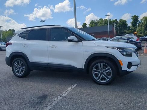 Used 2021 Kia Seltos S AWD/4WD image 2