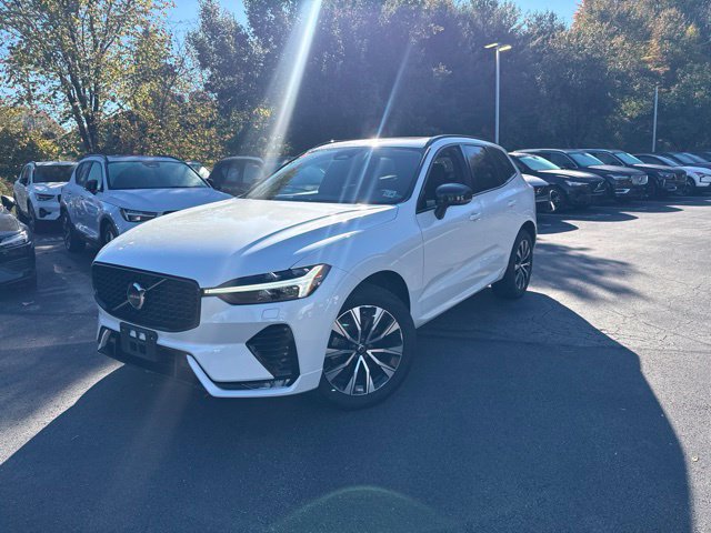 Used 2024 Volvo XC60 B5 Core w/ Protection Package Premier AWD/4WD image 1