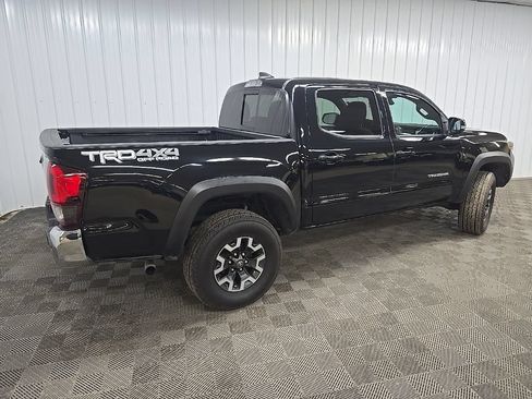 Used 2019 Toyota Tacoma TRD Off-Road AWD/4WD image 3