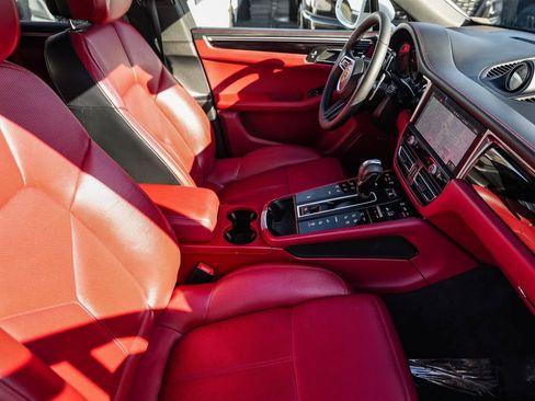 Used 2023 Porsche Macan image 15
