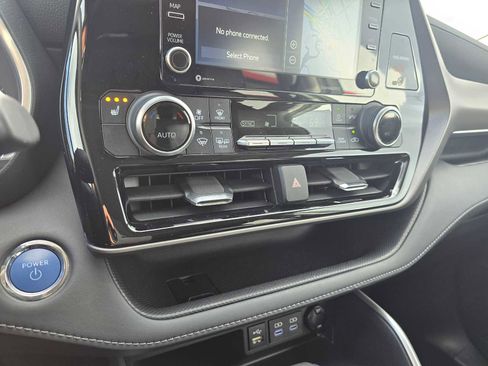 Used 2022 Toyota Highlander XLE image 32