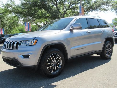 Used 2019 Jeep Grand Cherokee Laredo w/ Security & Convenience Group AWD/4WD image 3