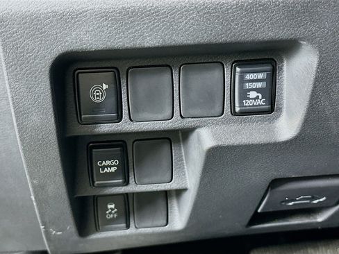 Used 2024 Nissan Frontier SV w/ SV Convenience Package image 16