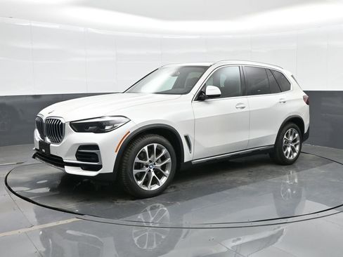 Used 2023 BMW X5 xDrive40i w/ Premium Package image 1
