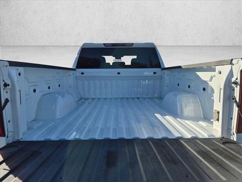 Used 2022 Chevrolet Silverado 1500 LT RWD image 5
