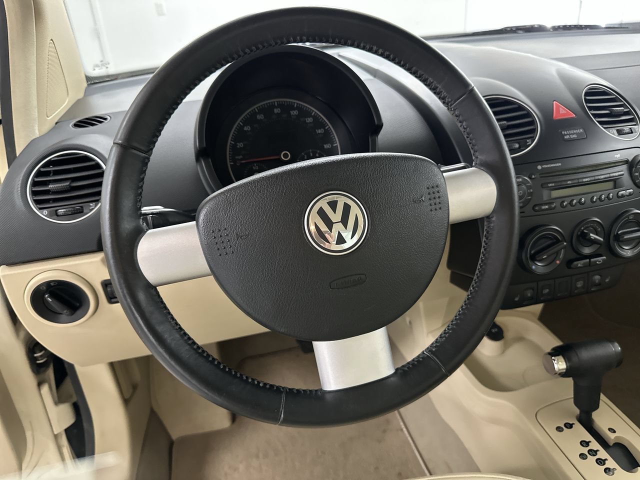 Used 2009 Volkswagen Beetle S FWD image 14