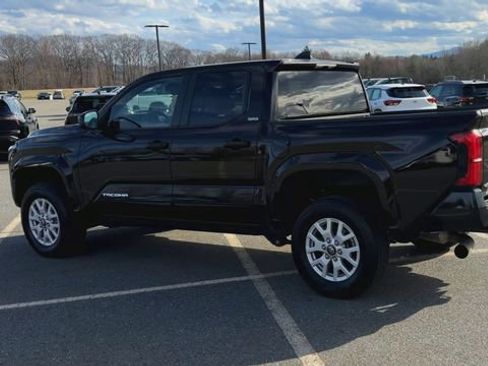 Used 2024 Toyota Tacoma SR5 AWD/4WD image 6