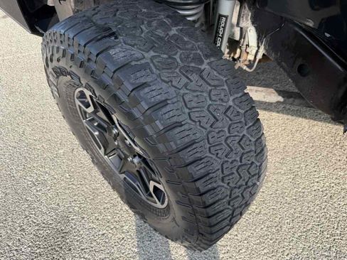 Used 2013 Jeep Wrangler Unlimited Sahara w/ Connectivity Group AWD/4WD image 3