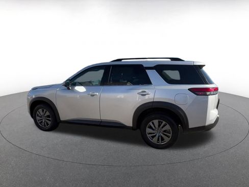 Used 2025 Nissan Pathfinder SV image 9