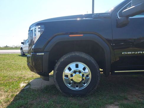 Used 2024 GMC Sierra 3500 Denali Ultimate AWD/4WD image 16