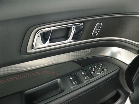 Used 2019 Ford Explorer XLT w/ Equipment Group 202A image 23