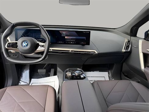 Used 2024 BMW iX xDrive50 w/ Premium Package AWD/4WD image 33