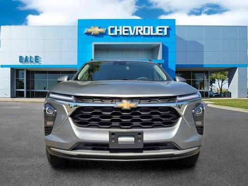 Used 2024 Chevrolet Trax LT FWD image 8