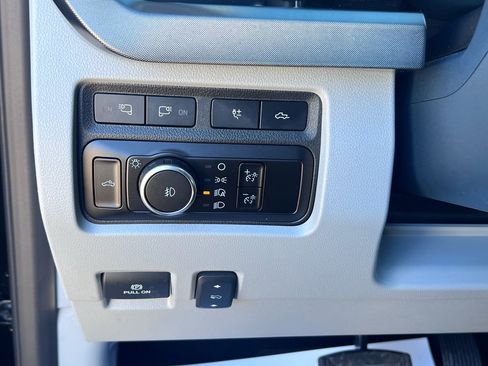 Used 2023 Ford F250 Limited image 22