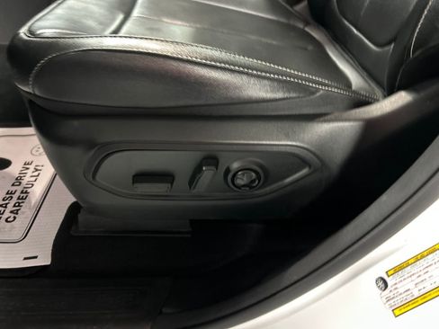 Used 2024 Jeep Grand Cherokee Limited w/ Luxury Tech Group II AWD/4WD image 13