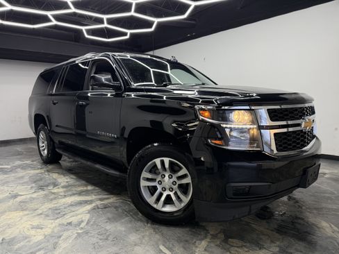 Used 2019 Chevrolet Suburban LT image 6