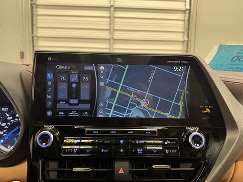 Used 2021 Toyota Highlander Platinum image 27