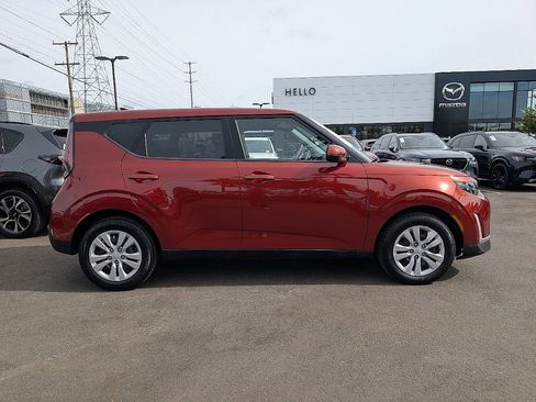 Used 2023 Kia Soul LX FWD image 9