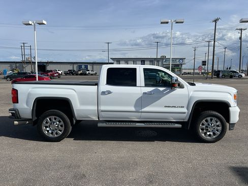 Used 2016 GMC Sierra 2500 Denali w/ Duramax Plus Package AWD/4WD image 6
