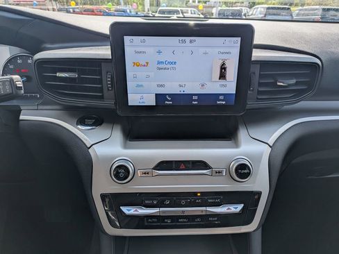 Used 2022 Ford Explorer XLT image 24