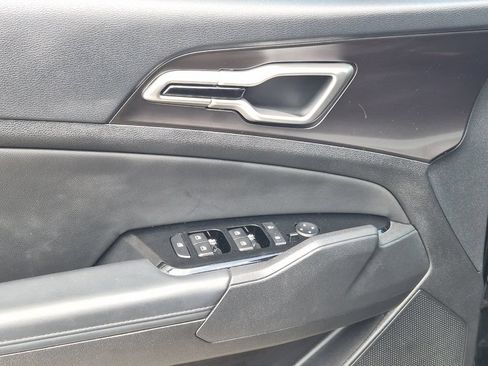 Used 2025 Kia Sportage EX FWD image 11