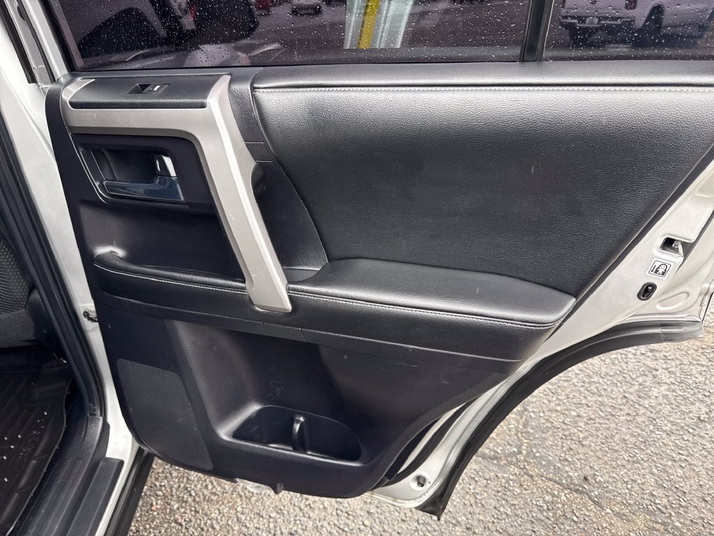 Used 2014 Toyota 4Runner SR5 AWD/4WD image 36