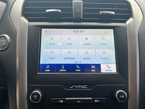 Used 2020 Ford Fusion SE FWD image 23
