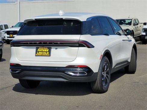 New 2026 Lincoln Nautilus Premier image 4